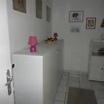 Nabij Station Op Begane Grond In Residentie Jane - Niet Goed Geld Terug Garantie - 10 Min Tot Brugge - Gratis Fietsenstalling דירה *