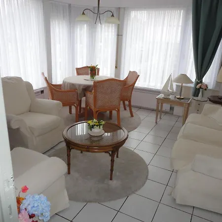 Nabij Station Op Begane Grond In Residentie Jane - Niet Goed Geld Terug Garantie - 10 Minuten Tot Centrum Brugge Διαμέρισμα *