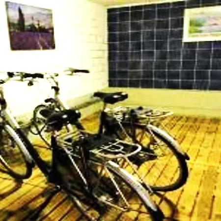 Nabij Station Op Begane Grond In Residentie Jane - Niet Goed Geld Terug Garantie - 10 Minuten Tot Centrum Brugge *