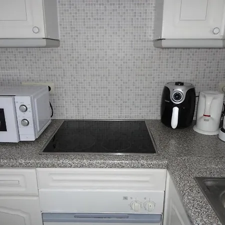 Apartment Jane: Station Convenience With Access *