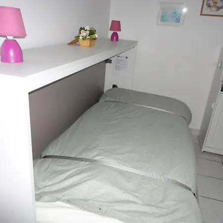 Nabij Station Op Begane Grond In Residentie Jane - Niet Goed Geld Terug Garantie - 10 Minuten Tot Centrum Brugge