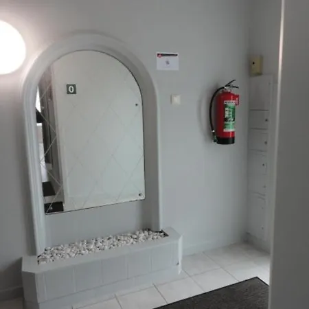 Nabij Station Op Begane Grond In Residentie Jane - Niet Goed Geld Terug Garantie - 10 Minuten Tot Centrum Brugge *