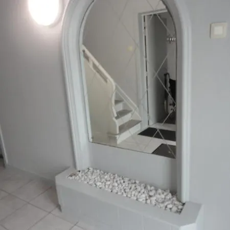 アパート Nabij Station Op Begane Grond In Residentie Jane - Niet Goed Geld Terug Garantie - 10 Minuten Tot Centrum Brugge