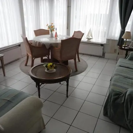 Apartment Nabij Station Op Begane Grond In Residentie Jane - Niet Goed Geld Terug Garantie - 10 Min Tot Brugge - Gratis Fietsenstalling *