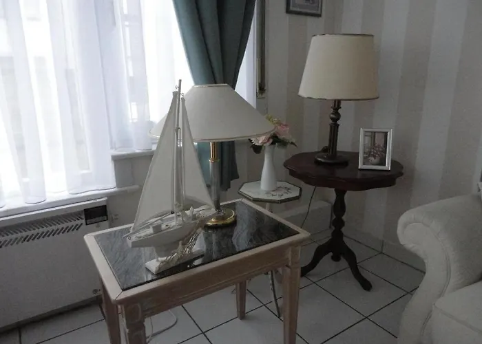 Nabij Station Op Begane Grond In Residentie Jane - Niet Goed Geld Terug Garantie - 10 Min Tot Brugge - Gratis Fietsenstalling 布兰肯贝赫