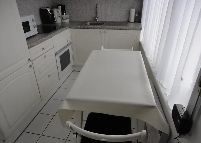 Nabij Station Op Begane Grond In Residentie Jane - Niet Goed Geld Terug Garantie - 10 Min Tot Brugge - Gratis Fietsenstalling Апартаменты *